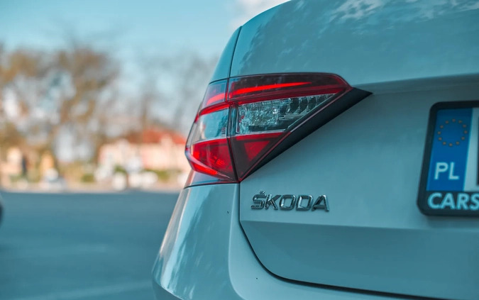 Skoda Superb cena 61999 przebieg: 239000, rok produkcji 2015 z Łosice małe 781